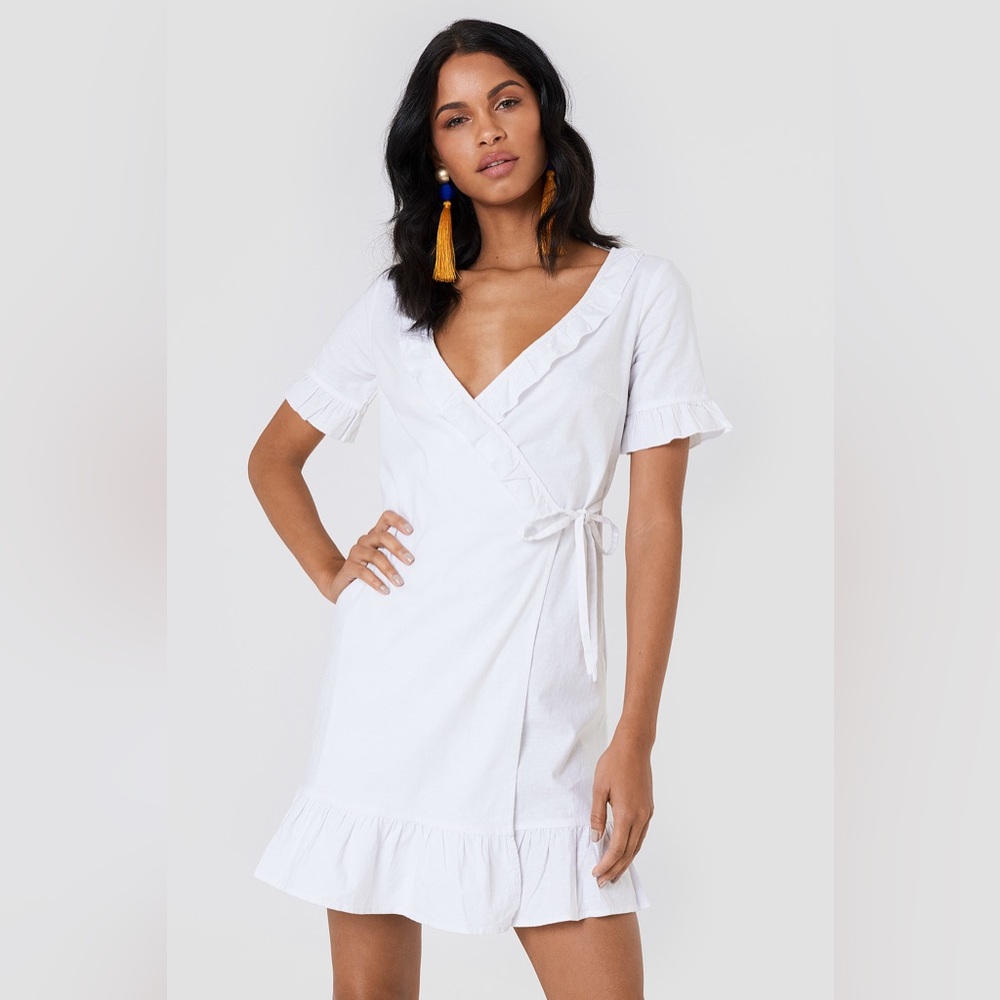 ☘️🍋NA-KD White Ruffle Wrap Dress